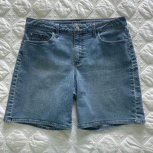 Lee Riders Plus Size 14 Jean Shorts Light Blue Stretch Denim EUC